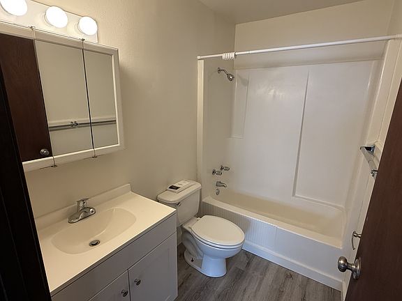 5th image of 507 N Linn St APT 10
