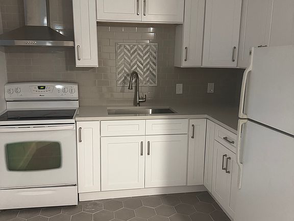 4th image of 1638 W Woodlawn Ave APT 5