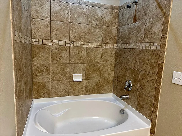 15816 Fishhawk View Dr — Photo 20