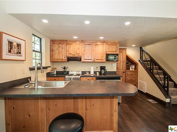 4th image of 219 Lois Ln