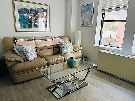 3rd image of 150 W 51st St APT 1128