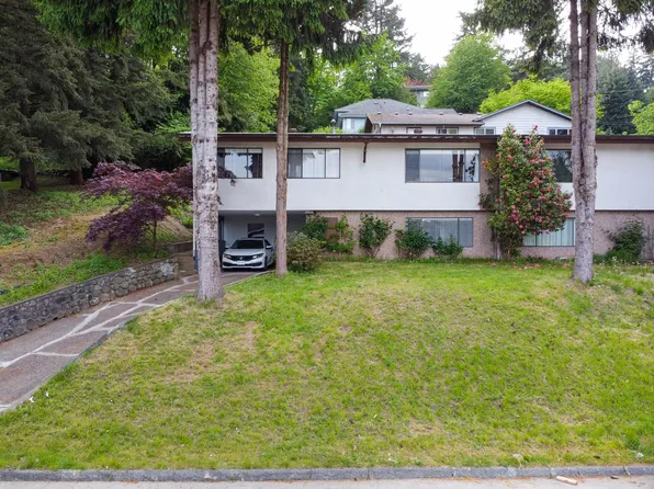 1941 Charles St, Pt Moody, BC V3H 2M4
