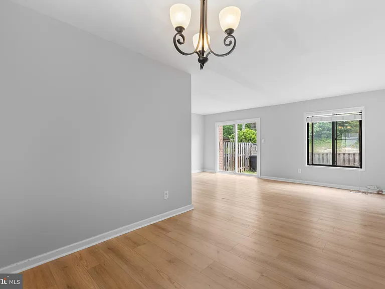 2813 Cambridge Dr — Photo 13