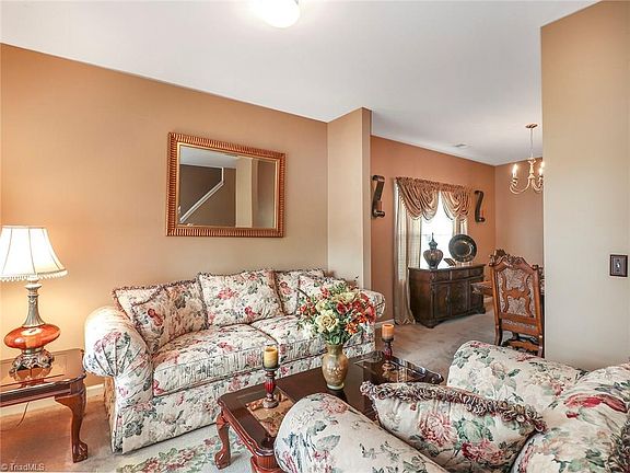 3rd image of 7 Silverbrook Ct