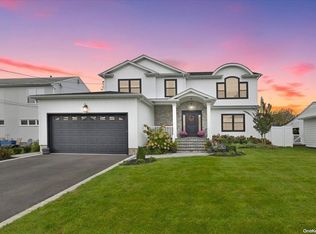 236 1st Ave, Massapequa Park, NY 11762