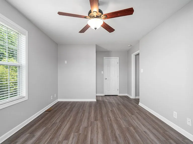 105 Fallow Ln — Photo 13