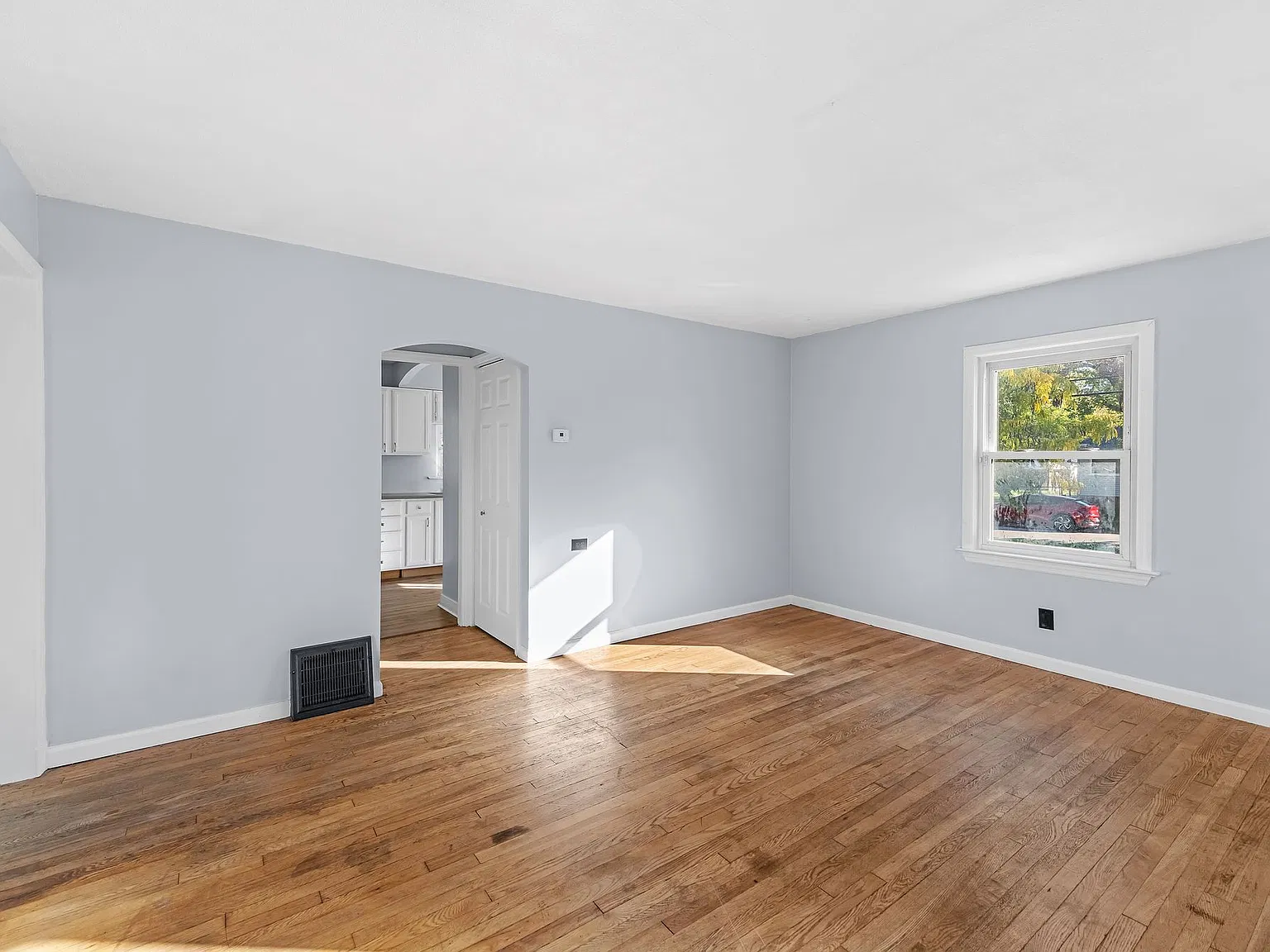 3 bed, 1206 sqft, $1,699 — Photo 2