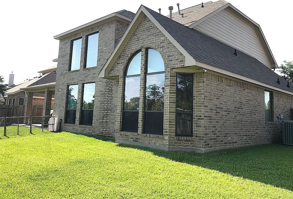 2nd image of 109 E Silverwood Ranch Est