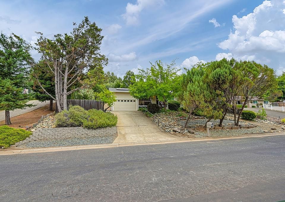 2nd image of 2361 Ponderosa Rd