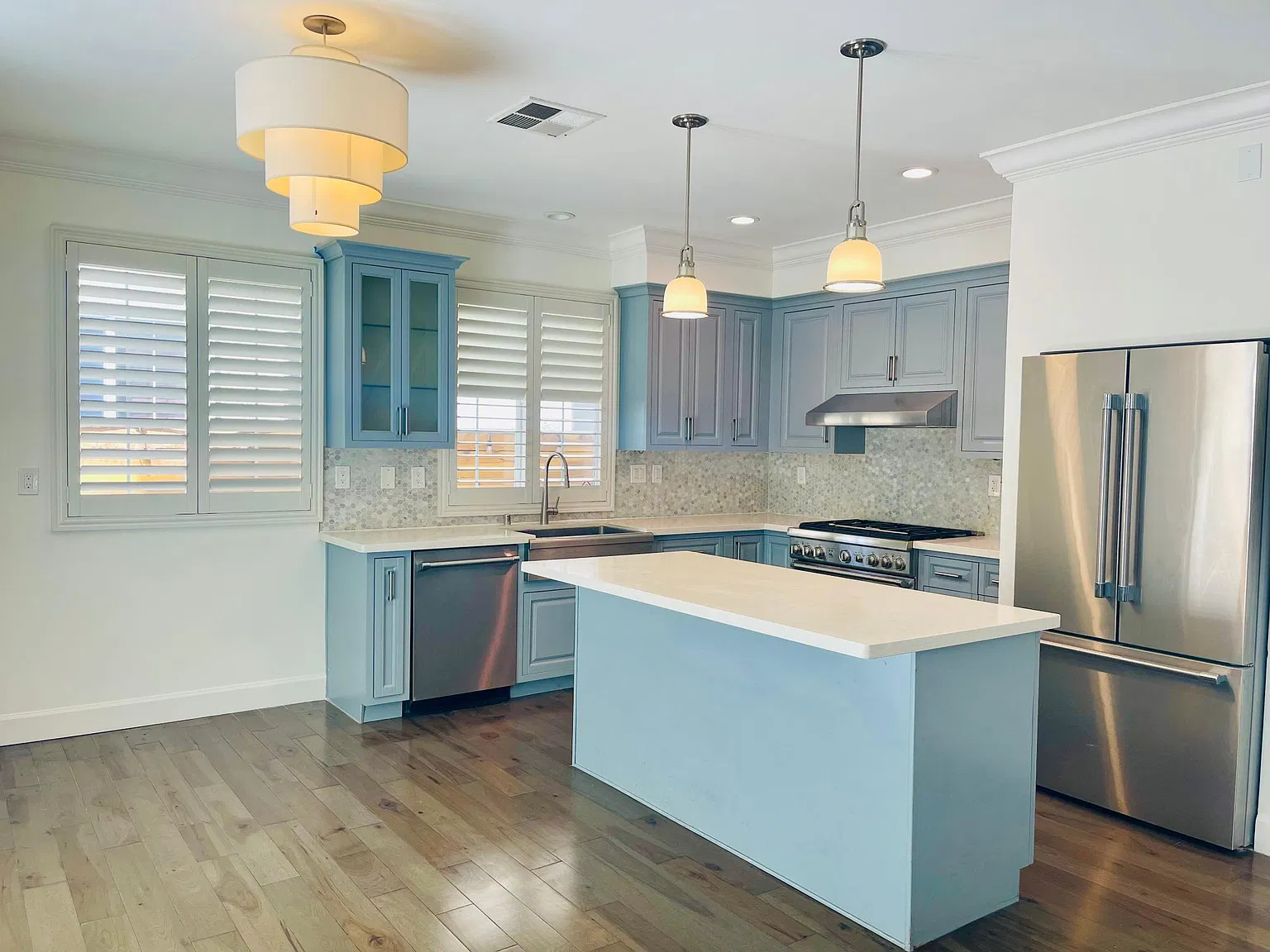4 bed, 2.5 bath, 1627 sqft, $4,500 — Photo 2