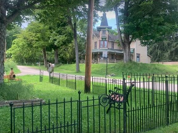4th image of 42 Sunnyside St