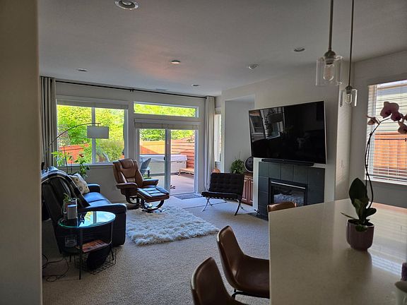5th image of 4146 Bainbridge Ct NE