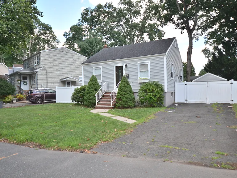 22 Tulip Ct — Photo 2