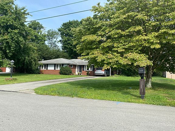 2nd image of 3011 Harcourt Dr