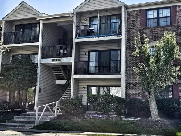 272 Hampshire Ct, Piscataway, NJ 08854