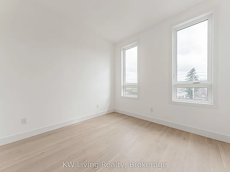 712 Eglinton Ave E — Photo 19