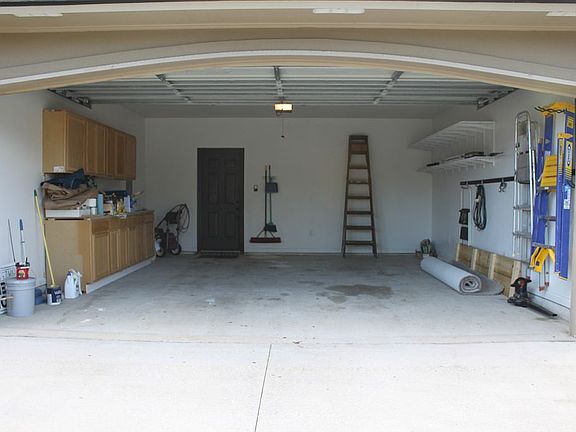 3rd image of 8808 Magnolia Leaf Ave