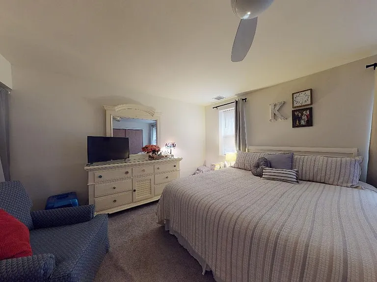 Walnut Court Apartments — Photo 9