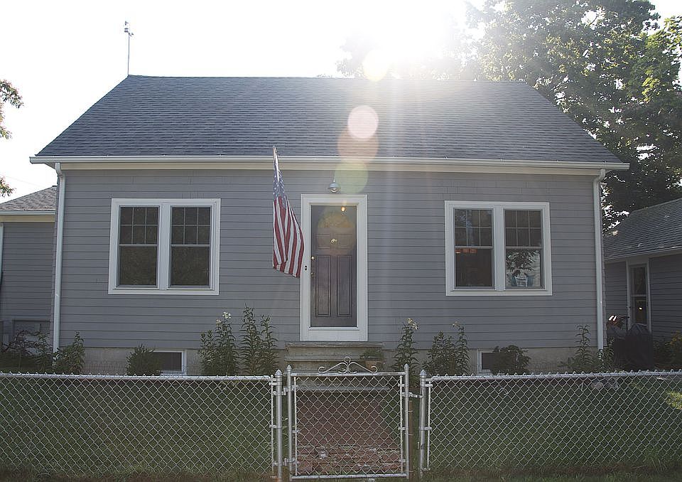 1st image of 16 Lakedell Dr