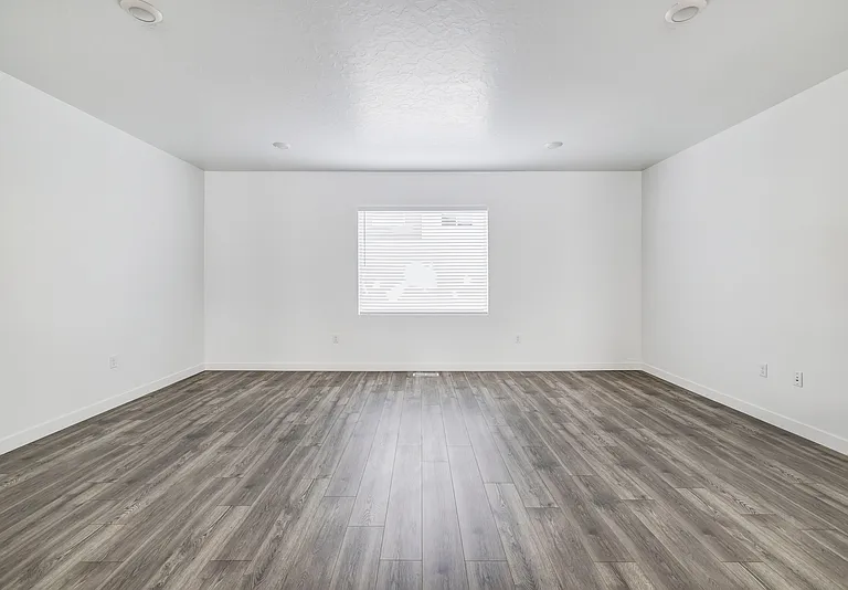 413 S 1110 W #MAIN FLOOR MASTER — Photo 6