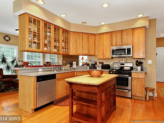 3rd image of 7324 Coventry Dr