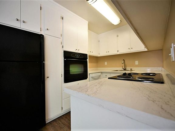 5th image of 1705 Carmel Dr APT 105