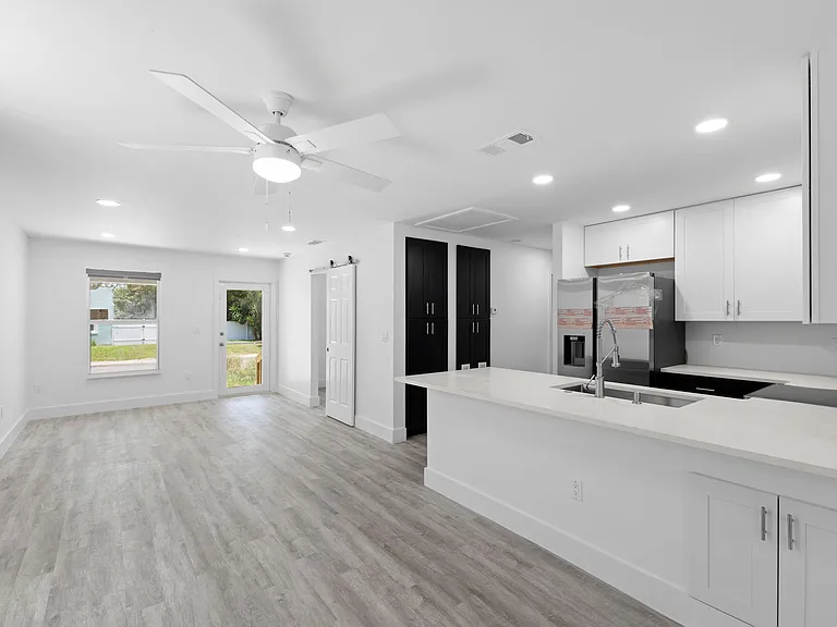 720 McIntosh St — Photo 6