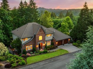 10707 S Southridge Dr, Portland, OR 97219