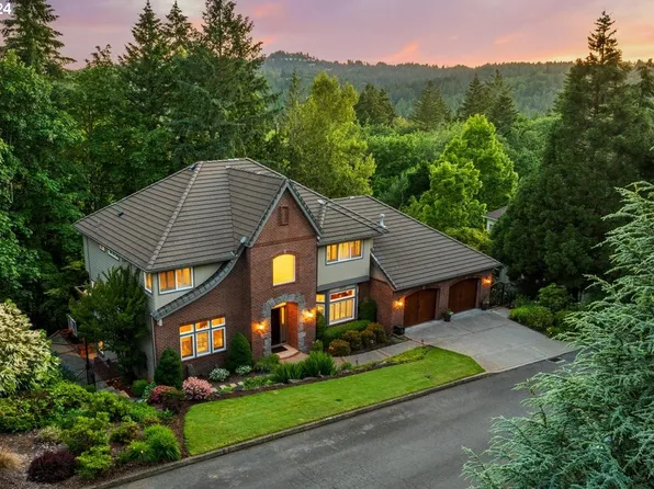 10707 S Southridge Dr, Portland, OR 97219