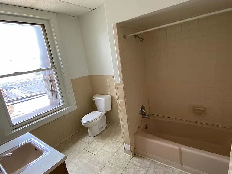 14 E Pike St #3C — Photo 5