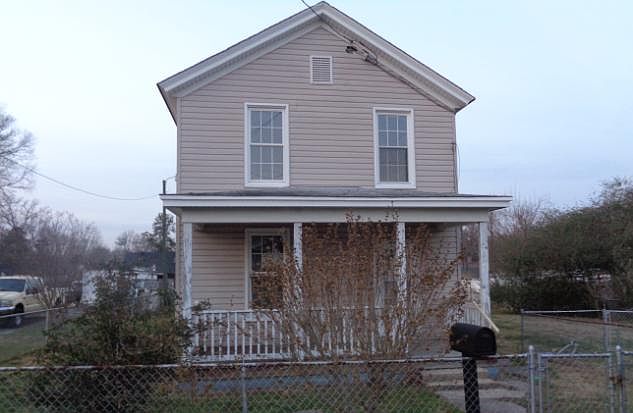 1st image of 124 N Kalmia Ave