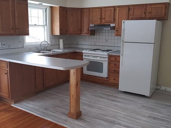 4th image of 190 S Pine Ave #1