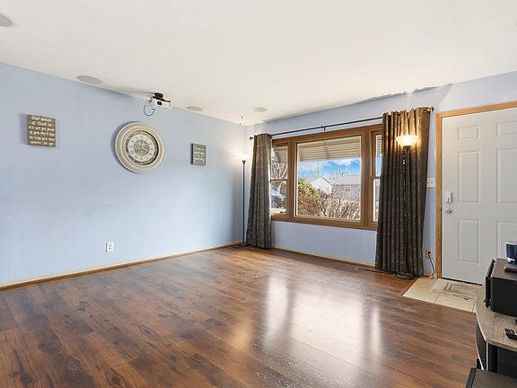 3rd image of 3324 Lynwood Ave