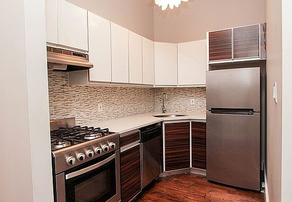 3rd image of 172 Stockholm St APT 2L