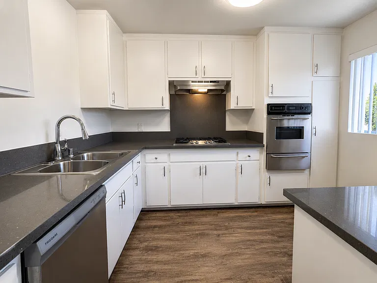 135 N Hayworth Ave #305 — Photo 5