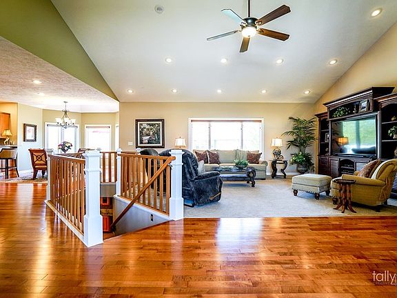 3rd image of 3105 Laramie Dr
