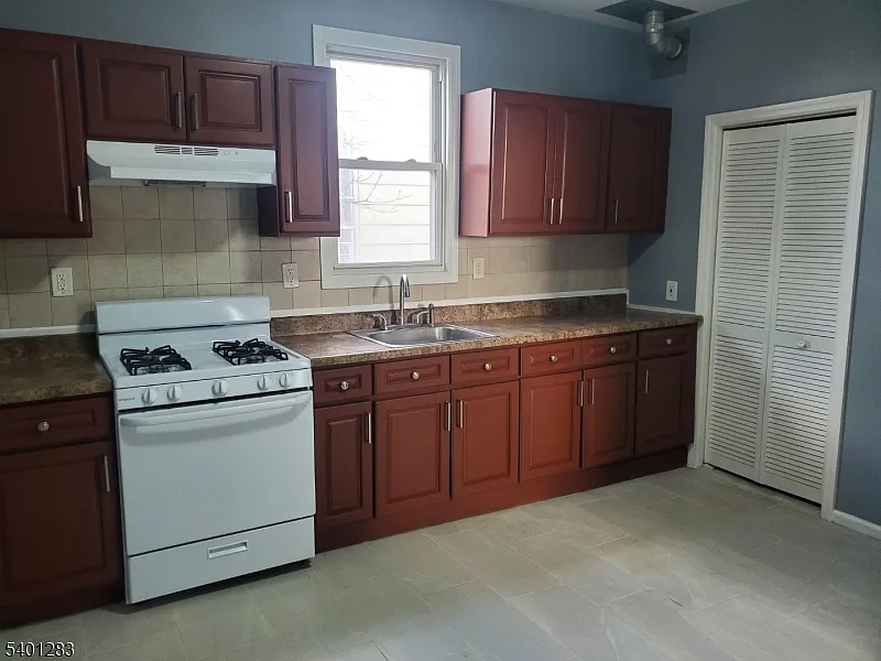 4 bed, 1.0 bath, $2,500 — Photo 4