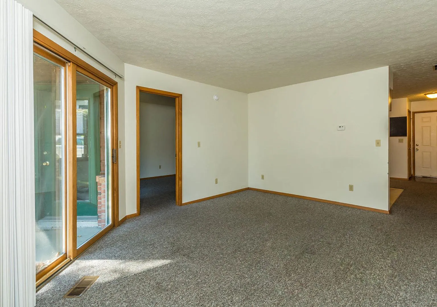 519 Henderson Crossing — Photo 1