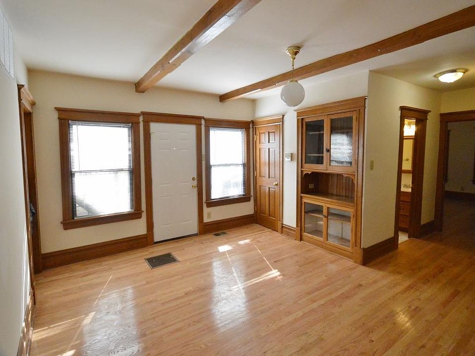 1st image of 1935 N Sheffield Ave APT 1R