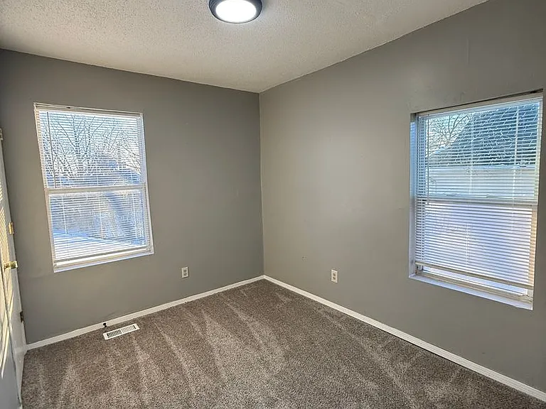 2110 Lyndale Ave N — Photo 21