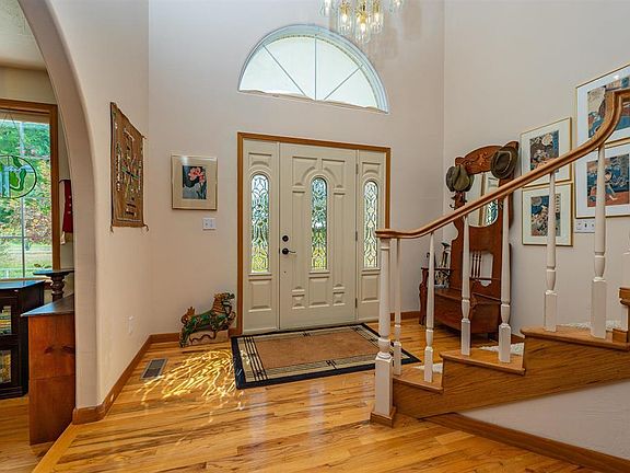 4th image of 212 Meadowlark Lane