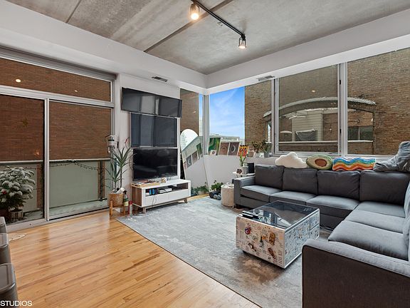 3rd image of 630 N Franklin St APT 519