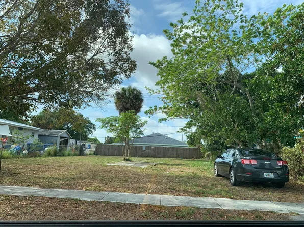 5852 Tiffany Place, West Palm Beach, FL 33417