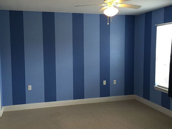 3rd image of 102 E Hoskins St
