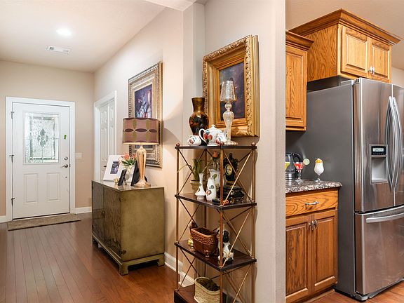 5th image of 26 Jardin Way