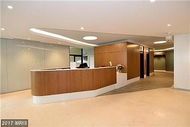 Full service building w/24 hour front desk