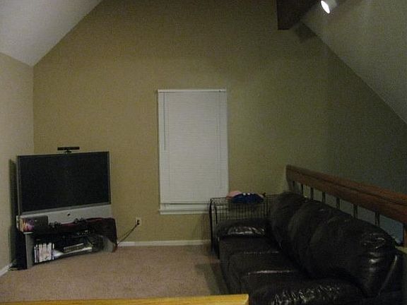 5th image of 913 Chartwell Dr
