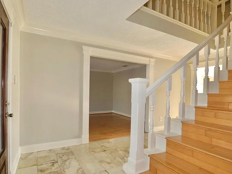 538 Longview Dr — Photo 5