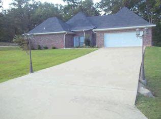 1021 Paige Dr, McComb, MS 39648