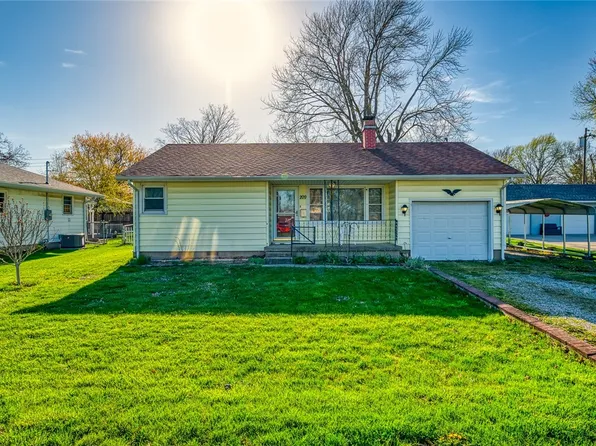 209 S Eads Ave, Paris, IL 61944